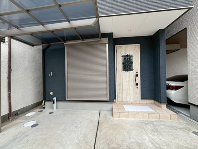 【玄関】 | 深井北町　中古一戸建 | 駐車場に水栓があるので、洗車や掃除がしやすいですね♪