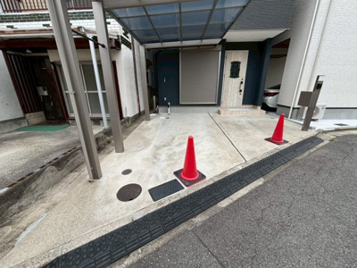 【駐車場】 | 深井北町　中古一戸建 | 【駐車場】カーポート付駐車場ですよ！愛車の置き場所に困らないですね！