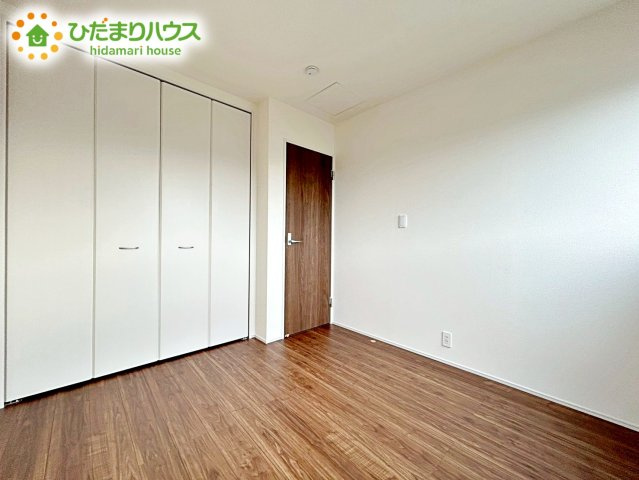 【洋室】 | ひたちなか市稲田10期　新築戸建　3号棟 | 夏場に心地良いひんやり感はフローリングならでは☆彡