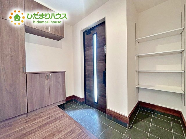 【玄関】 | ひたちなか市稲田10期　新築戸建　3号棟 | 玄関にはシューズクロークがあるのでスッキリと片付きます♪靴以外にも屋外ホースやガーデニングセットなどもしまえて便利です！