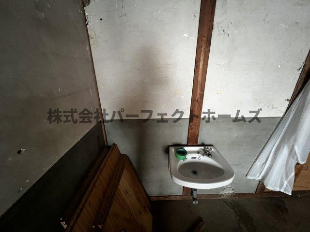 共友メリヤス有限会社3番倉庫の洗面所|手洗い場