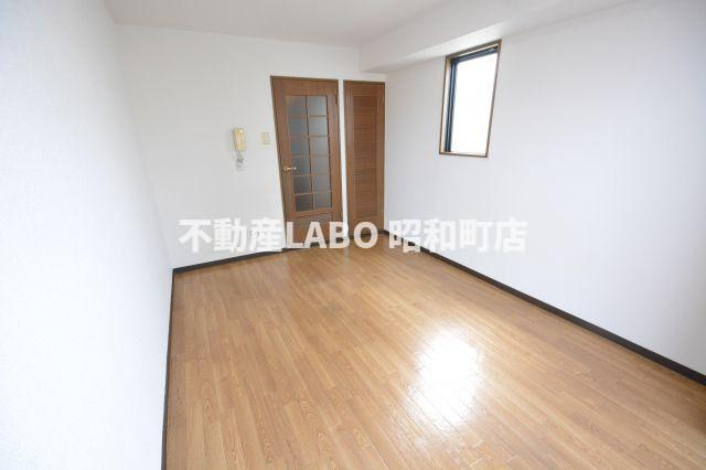 ハイツペガサス西田辺の居間・リビング