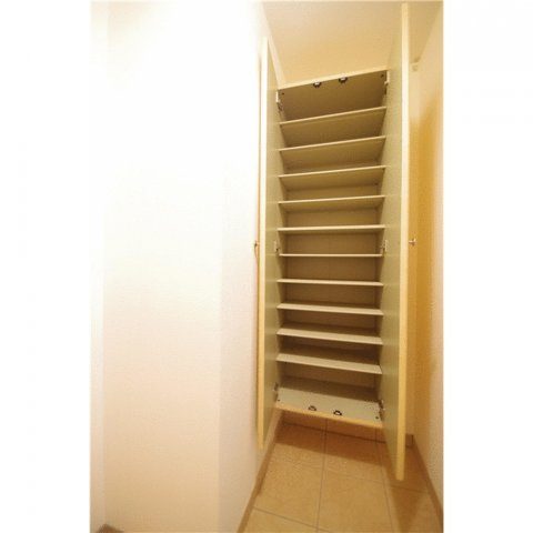 菊池郡菊陽町光の森２丁目の賃貸マンションの玄関