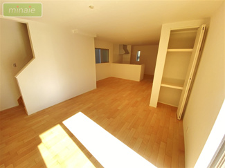 【居間・リビング】 | パントリー　リビング階段　船橋市習志野台5　全3棟　A号棟 | 施工例　