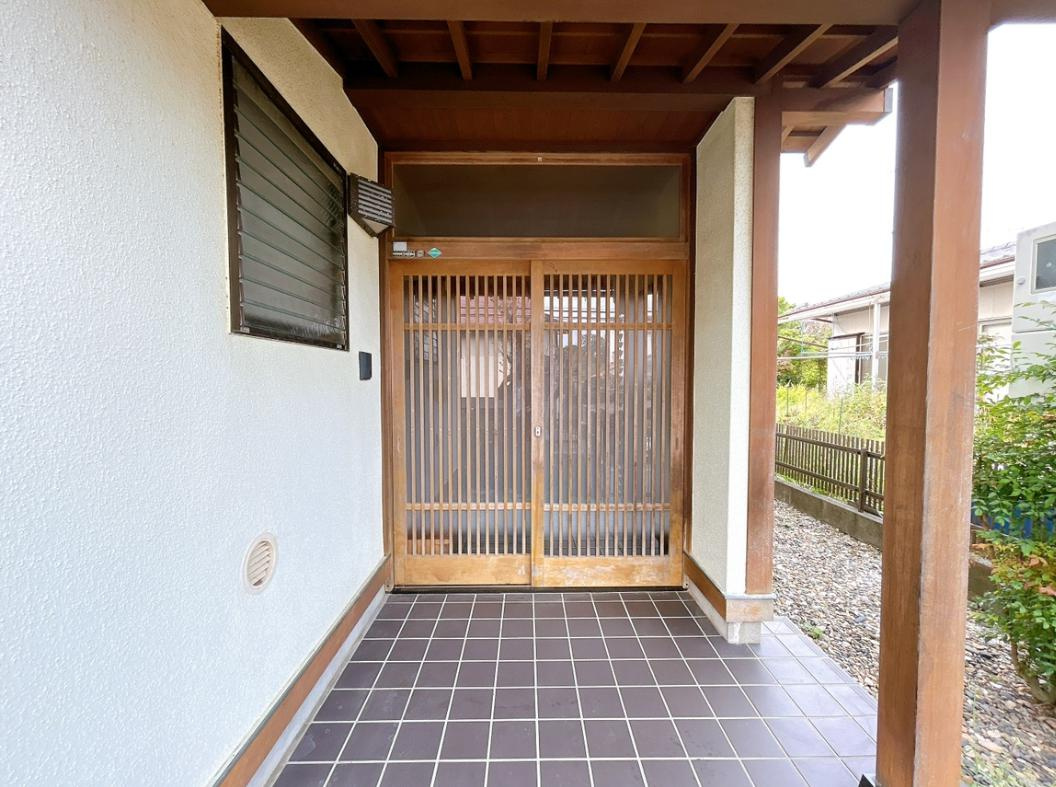 ひたちなか市大字馬渡　中古戸建の玄関
