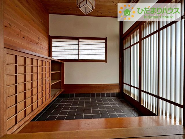 ひたちなか市大字馬渡　中古戸建の玄関|丁度良い靴箱のサイズ♪これだけあれば家族全員の靴がしまえてスッキリ(^O^)