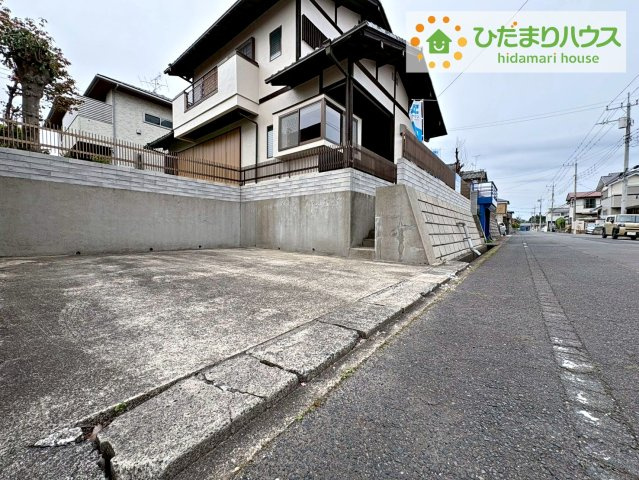 ひたちなか市大字馬渡　中古戸建の駐車場|マイホームなら駐車場代がかかりません。しかも、自宅の駐車場で洗車ができます！今までコイン洗車に行っていた手間も省けて、節約にもつながります(^^♪