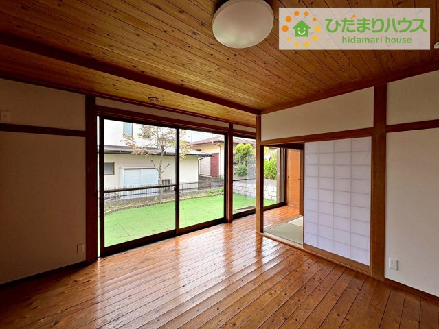 ひたちなか市大字馬渡　中古戸建の居間・リビング|お子様が元気に遊べる広々としたリビングです。