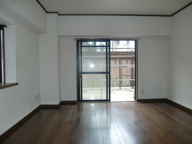 ドール魚崎の居間・リビング