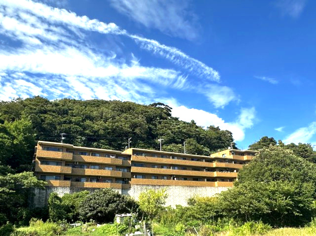 リノベーション済　ナイスステージ葉山1階の外観|陽当良好