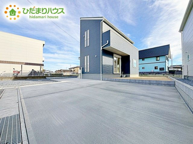 【駐車場】 | ひたちなか市稲田10期　新築戸建　6号棟 | ゆったりとしたカースペースで、ファミリーカーや軽自動車もラクラク駐車出来ますね♪