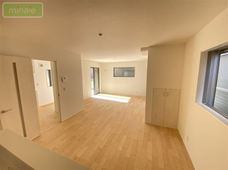 【居間・リビング】 | パントリー　リビング階段　船橋市習志野台5　全3棟　A号棟 | 施工例