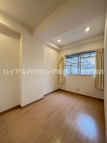 ☆玄関横4.5帖洋室☆