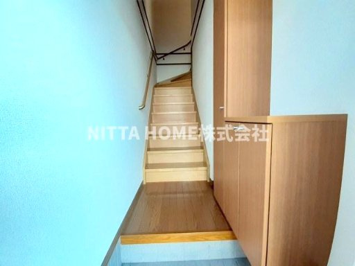 サザンリーフＢの玄関|シューズボックス付きの玄関です◇