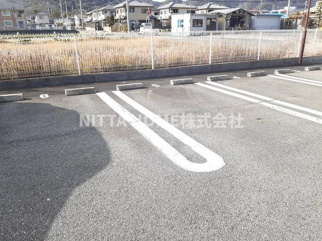 サザンリーフＢの駐車場|敷地内駐車場がついています★