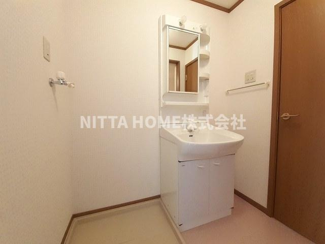 サザンリーフＢの洗面所|洗面台は独立しています＊