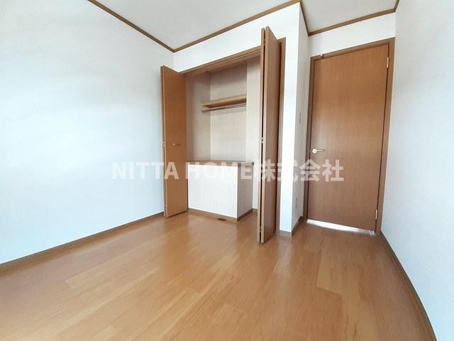 サザンリーフＢの居間・リビング|６帖と４．５帖の洋室がついています(^^♪