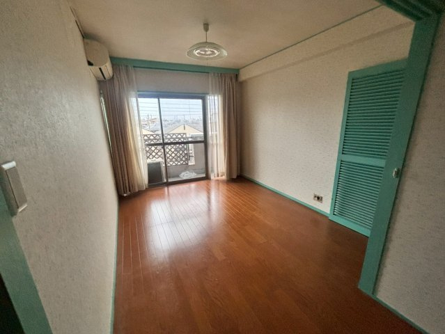 越谷市宮本町５丁目の中古マンションの洋室