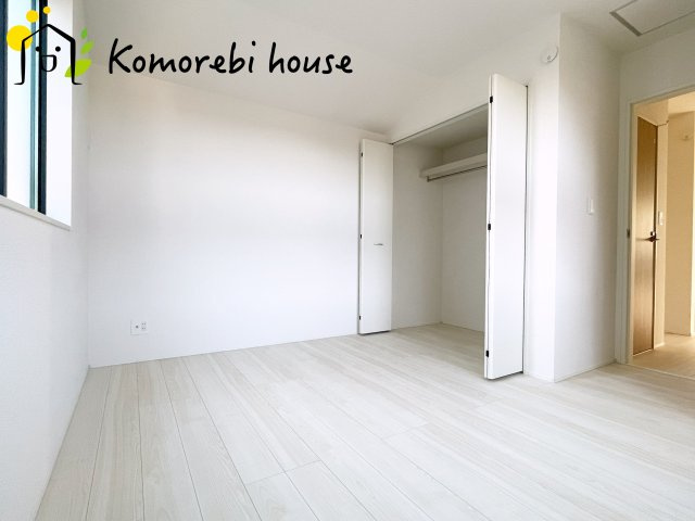 上尾市上　25期　新築一戸建て　グラファーレ　01の収納|ハンガーラック付き収納なら、コートやシャツもシワなく掛けられて毎日の身支度がスムーズ。見せたくないものは隠しつつ、使いやすさと整理整頓の両方を叶えます。