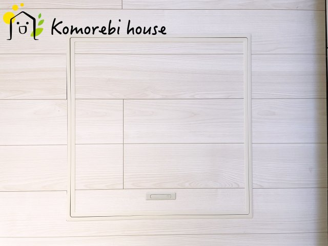 上尾市上　25期　新築一戸建て　グラファーレ　01の内装|普段はしまっておきたい非常食や季節家電を、足元にすっきり収納。生活動線を邪魔せず、いざという時サッと取り出せる頼れる床下収納です。