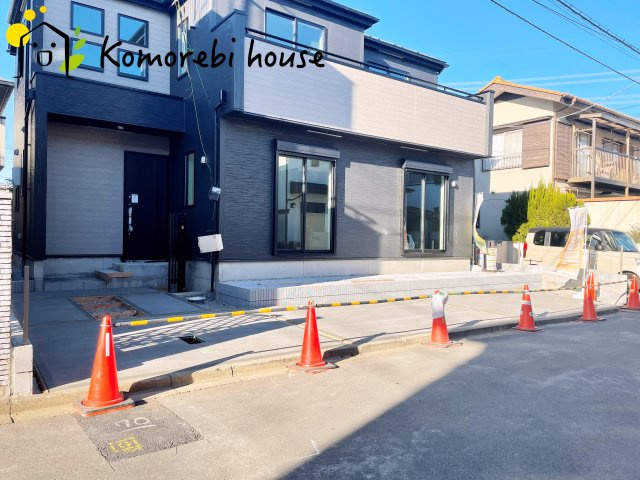 上尾市上　25期　新築一戸建て　グラファーレ　01の駐車場|車2台をゆったり駐車できる広さを確保。ご夫婦で車を所有する方にもうれしい間取りです。