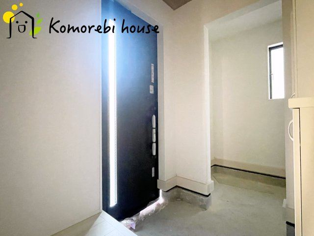 上尾市上　25期　新築一戸建て　グラファーレ　01の玄関|玄関から快適な生活が始まる。収納・導線・使い勝手に配慮された、家族に優しい設計です。