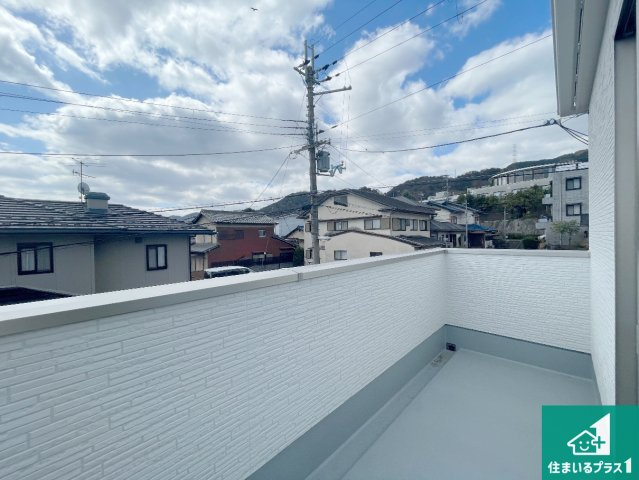 大津市滋賀里　第2期　新築一戸建てのバルコニー|日当たりのよいバルコニー！お部屋が開放的に！