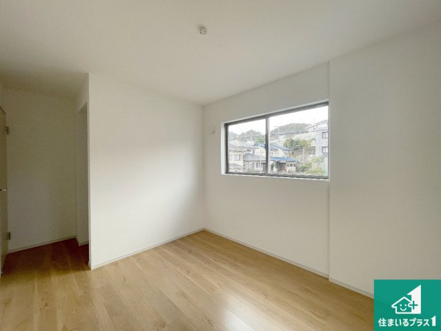 大津市滋賀里　第2期　新築一戸建ての洋室|シンプルな洋室は、自分好みのインテリアが楽しめます♪ご家族とインテリアや家具を選びに行くのは新築購入時の醍醐味の一つです。ぜひお楽しみください♪