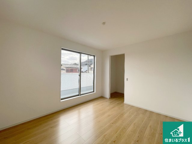 大津市滋賀里　第2期　新築一戸建ての洋室|シンプルな洋室は、自分好みのインテリアが楽しめます♪ご家族とインテリアや家具を選びに行くのは新築購入時の醍醐味の一つです。ぜひお楽しみください♪