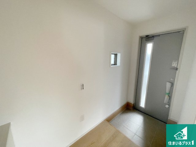 大津市滋賀里　第2期　新築一戸建ての玄関|シューズボックスにはたくさんの靴が収納できるので玄関周りはいつもスッキリ！ご家族が増えても安心！