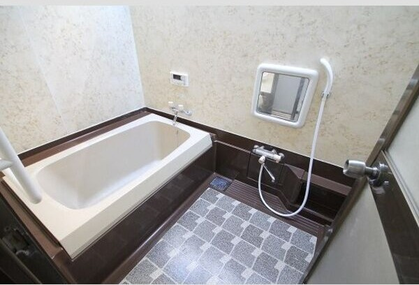 林島町・長縄一戸建の浴室