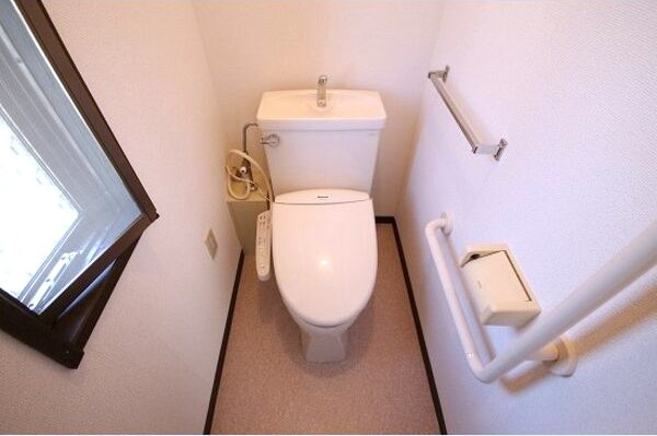 林島町・長縄一戸建のトイレ