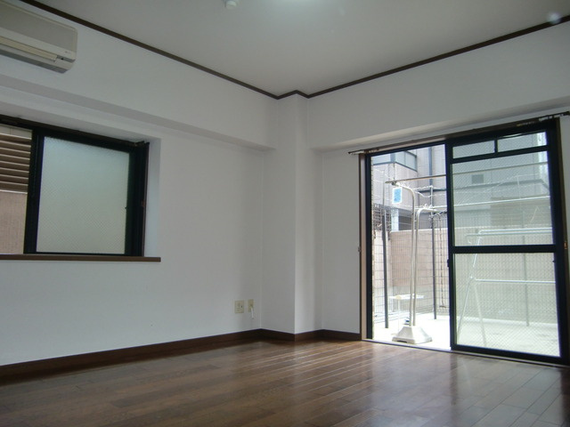 ドール魚崎の居間・リビング