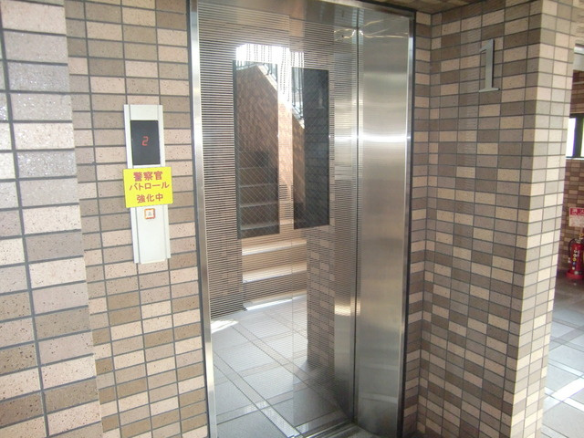 ドール魚崎のエントランス|エレベーター