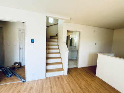 【居間・リビング】 | 松戸市金ケ作新築戸建【金ケ作小学校：3分】 | 家族の顔が見えるリビングイン階段