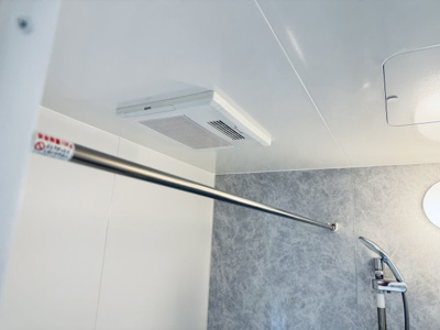 【冷暖房・空調設備】 | 松戸市金ケ作新築戸建【金ケ作小学校：3分】 | 雨の日も安心の浴室乾燥機つき