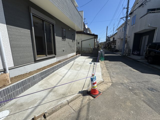 松戸市金ケ作新築戸建【金ケ作小学校：3分】の駐車場|駐車スペース完備