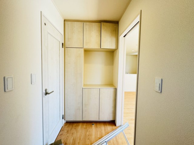 【玄関】 | 松戸市金ケ作新築戸建【金ケ作小学校：3分】 | 容量たっぷりシューズボックス