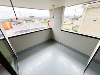 【バルコニー】 | 伊勢崎市長沼町　新築住宅 | お日さまがほほえむバルコニー。気持ち良い風と青く広がる空。思わず深呼吸したくなる。