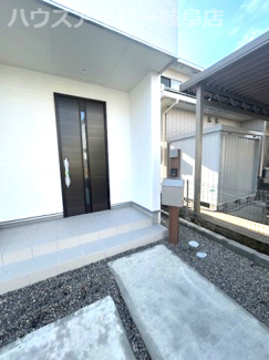 【玄関】 | 岐阜市島田新築建売全3棟！ご家族様にオススメの5LDK！最寄りのバス停徒歩5分！お車並列3台可能！ | 岐阜市島田新築建売全3棟！ご家族様にオススメの5LDK！最寄りのバス停徒歩5分！お車並列3台可能！