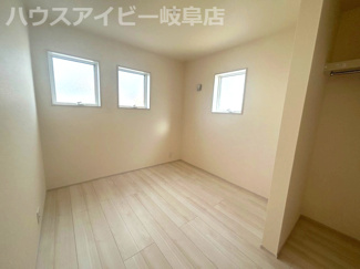 【洋室】 | 岐阜市島田新築建売全3棟！ご家族様にオススメの5LDK！最寄りのバス停徒歩5分！お車並列3台可能！ | 岐阜市島田新築建売全3棟！ご家族様にオススメの5LDK！最寄りのバス停徒歩5分！お車並列3台可能！