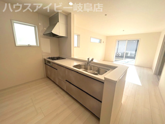 【キッチン】 | 岐阜市島田新築建売全3棟！ご家族様にオススメの5LDK！最寄りのバス停徒歩5分！お車並列3台可能！ | 岐阜市島田新築建売全3棟！ご家族様にオススメの5LDK！最寄りのバス停徒歩5分！お車並列3台可能！