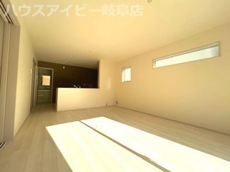 【居間・リビング】 | 岐阜市島田新築建売全3棟！ご家族様にオススメの5LDK！最寄りのバス停徒歩5分！お車並列3台可能！ | 岐阜市島田新築建売全3棟！ご家族様にオススメの5LDK！最寄りのバス停徒歩5分！お車並列3台可能！