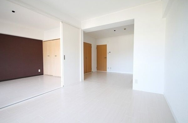 フォーシーズン御幸山の居間・リビング