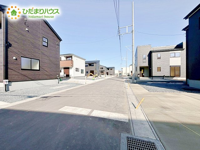 【前面道路含む現地写真】 | ひたちなか市稲田10期　新築戸建　7号棟 | 時間がない時もらくらくと車の出し入れができる広い前面道路！！