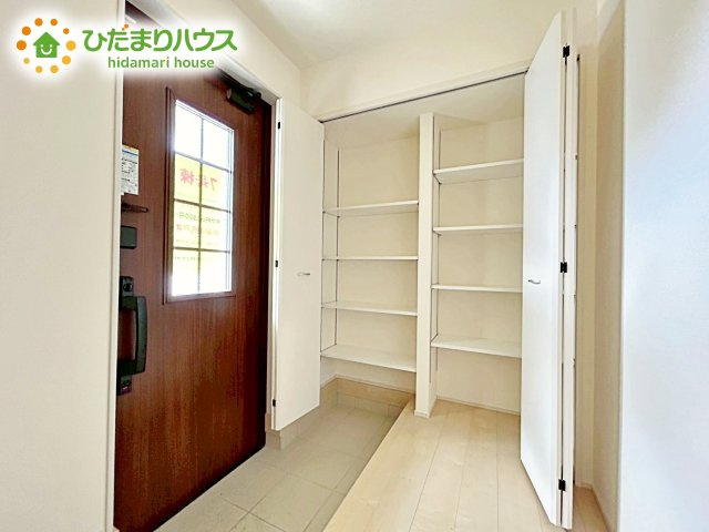 【玄関】 | ひたちなか市稲田10期　新築戸建　7号棟 | スニーカーマニアも納得の天井まであるシューズボックス!(^^)!