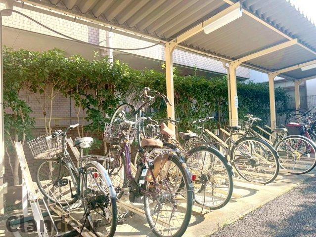 日神パレステージ竹ノ塚第2の駐輪場|ドキドキの新生活も、安心してスタート。ぴったりの住まいを見つけませんか？クランディアが一緒に住まい選びをサポートします‼　まずは、お気軽にお問合せください　＃クランディア