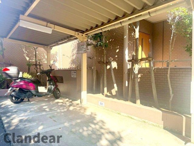 日神パレステージ竹ノ塚第2の駐輪場|ドキドキの新生活も、安心してスタート。ぴったりの住まいを見つけませんか？クランディアが一緒に住まい選びをサポートします‼　まずは、お気軽にお問合せください　＃クランディア