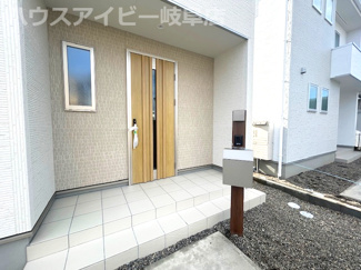 【玄関】 | 岐阜市島田新築建売全3棟！ご家族様にオススメの5LDK！最寄りのバス停徒歩5分！お車並列3台可能！ | 岐阜市島田新築建売全3棟！ご家族様にオススメの5LDK！最寄りのバス停徒歩5分！お車並列3台可能！
