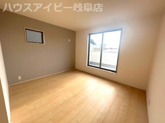【洋室】 | 岐阜市島田新築建売全3棟！ご家族様にオススメの5LDK！最寄りのバス停徒歩5分！お車並列3台可能！ | 岐阜市島田新築建売全3棟！ご家族様にオススメの5LDK！最寄りのバス停徒歩5分！お車並列3台可能！